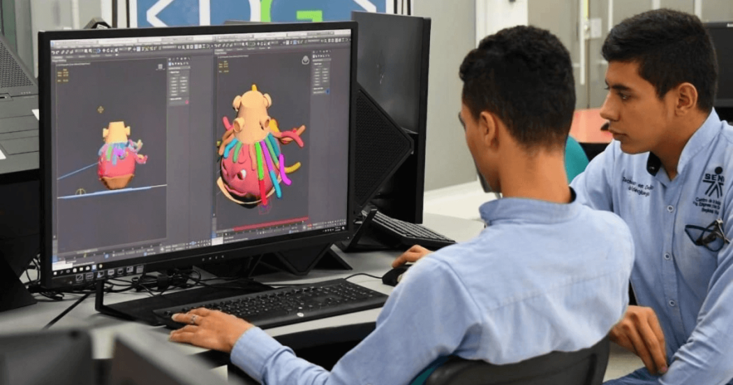 Foto que muestra dos personas trabajando frente a un computador 