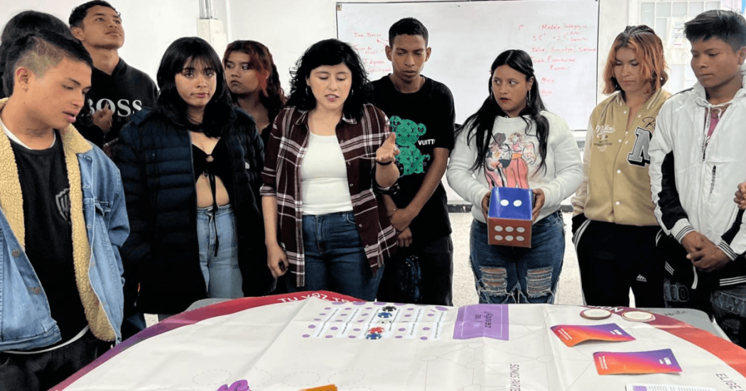 Jóvenes, mujeres y hombres en talleres de prevención de violencias contra las mujeres.
