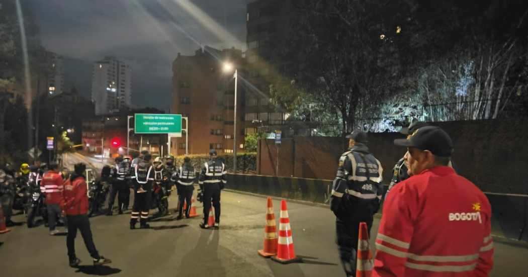 Foto de funcionarios del Distrito en un operativo de control