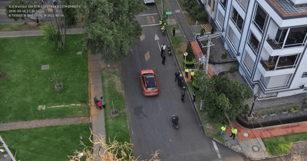 Imagen aérea de patrullaje en el barrio Bella Suiza, en el norte de Bogotá.