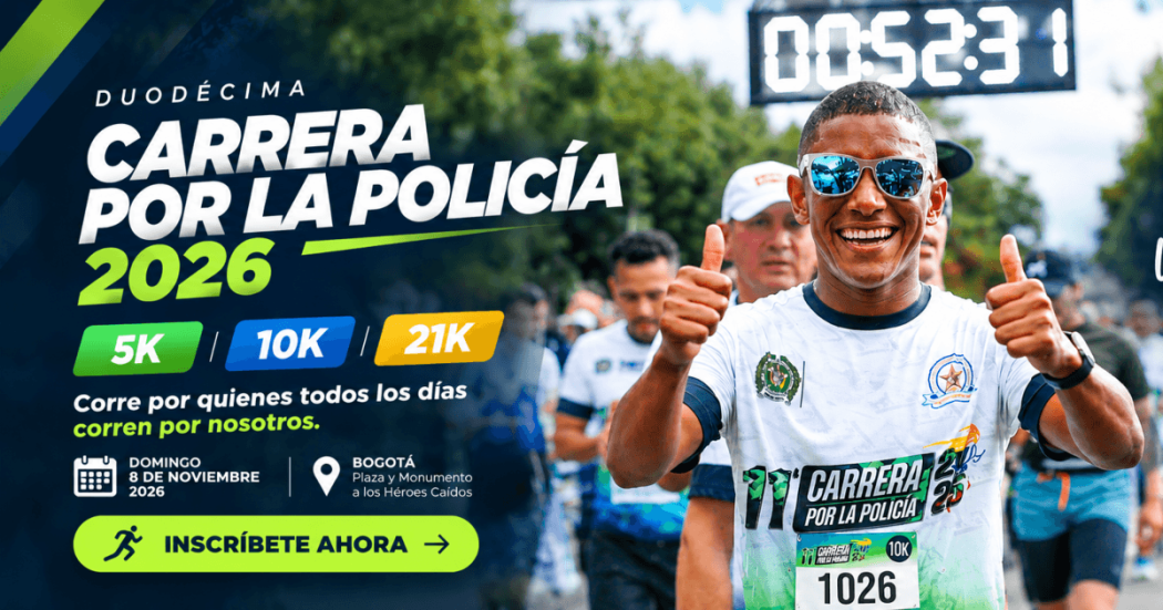 Pieza promocional de la Carrera por la Policía 2026 con participantes corriendo durante una competencia atlética. En la imagen aparece información del evento, incluyendo la fecha del 15 de noviembre, la distancia de 10K y el lugar de salida y llegada en Bogotá.