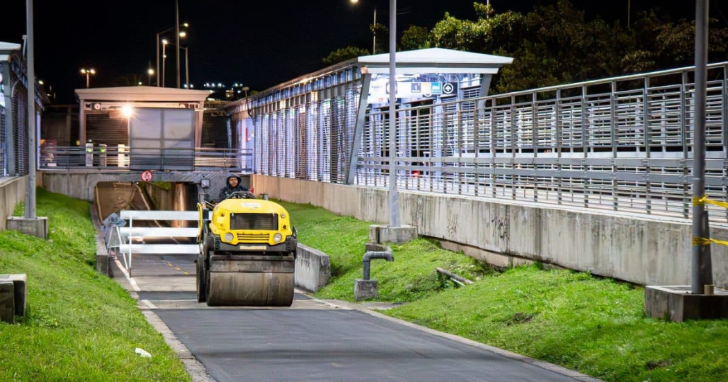 Foto de trabajos de la UMV en una ciclorruta de Bogotá