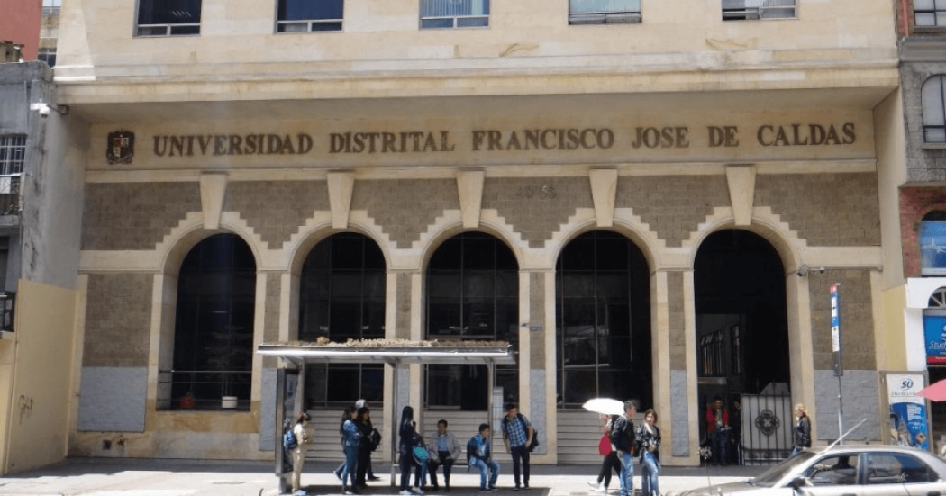 Foto que muestra la fachada de la Universidad Distrital Francisco Jose de Caldas 
