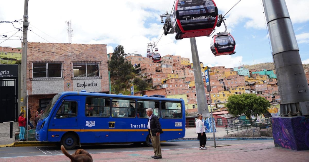 Foto de un bus TransMiZonal en una vía de Ciudad Bolívar