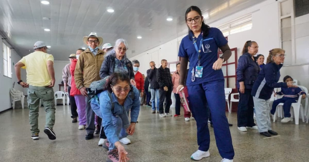 Foto de beneficiarios de comedores comunitarios con bienestar en Bogotá.