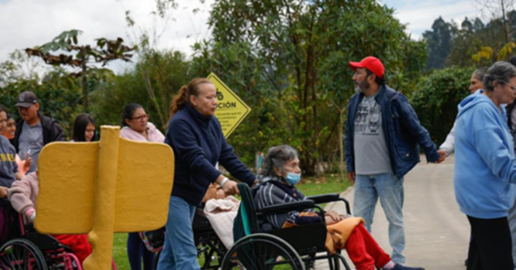 Foto de una mujer en silla de ruedas