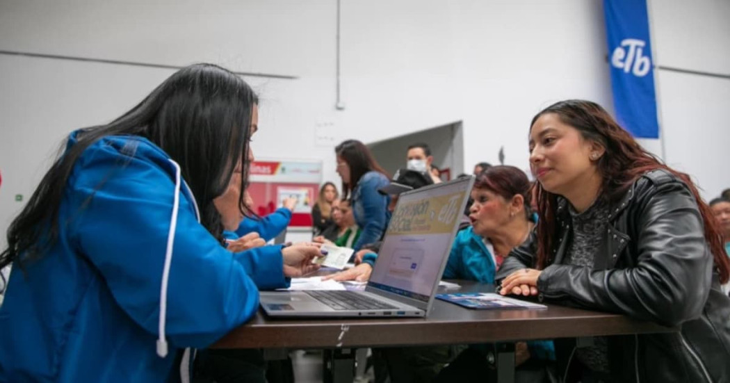 Foto de una feria de Conexión Social en Bogotá.