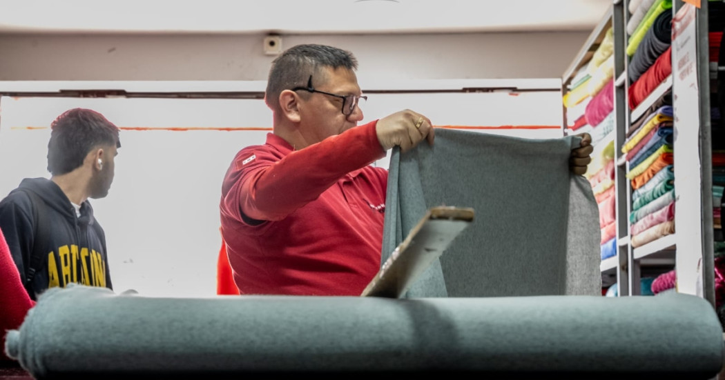 Hombre trabajando en Bogotá