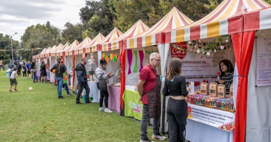 Asistentes de Rock al Parque visitan los emprendimientos que hicieron parte de una edición pasada del festival
