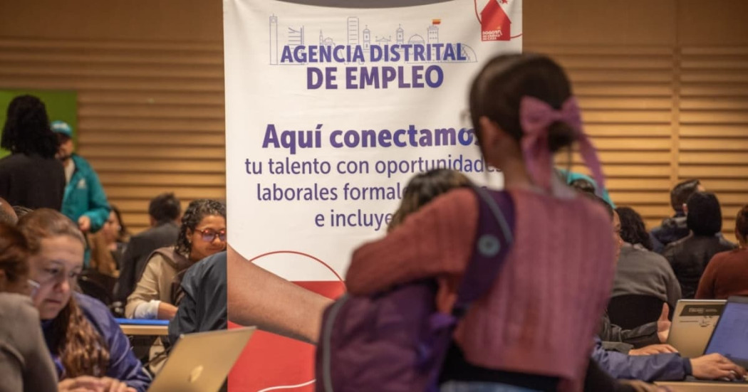 Asistente a feria de empleo impulsada por la Secretaría Distrital de Desarrollo Económico