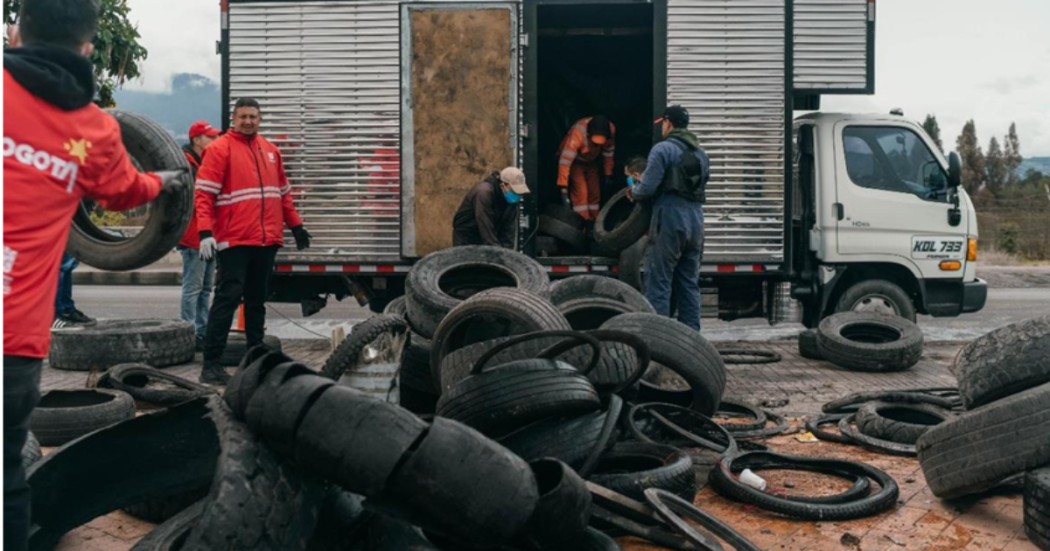 Foto de funcionarios del Distrito en un operativo de limpieza 