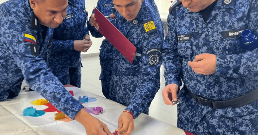 Funcionarios del INPEC durante actividad.