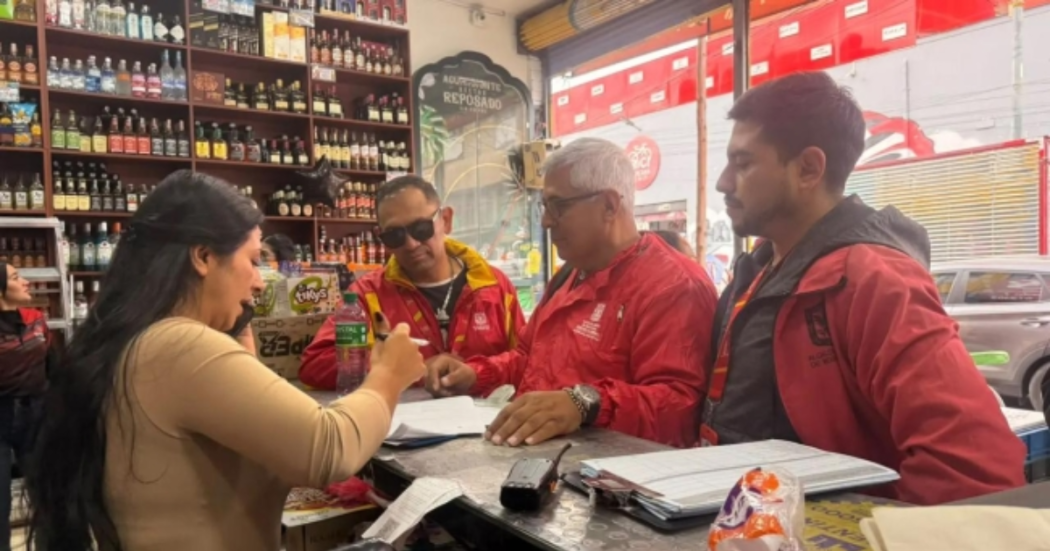Foto de funcionarios del Distrito en un operativo de control