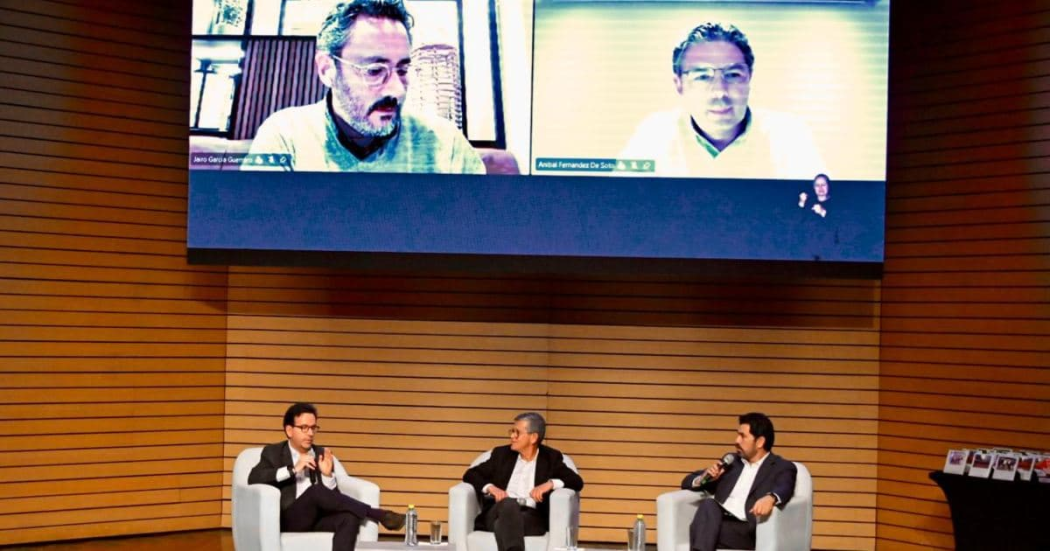 Foto de un panel en el marco de conmemoración de diez años de Secretaría de Seguridad