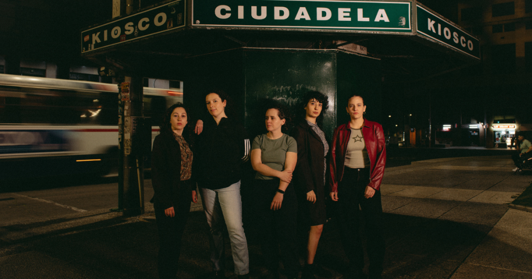 Imagen de 5 mujeres integrantes de la banda 'Niña Lobo'