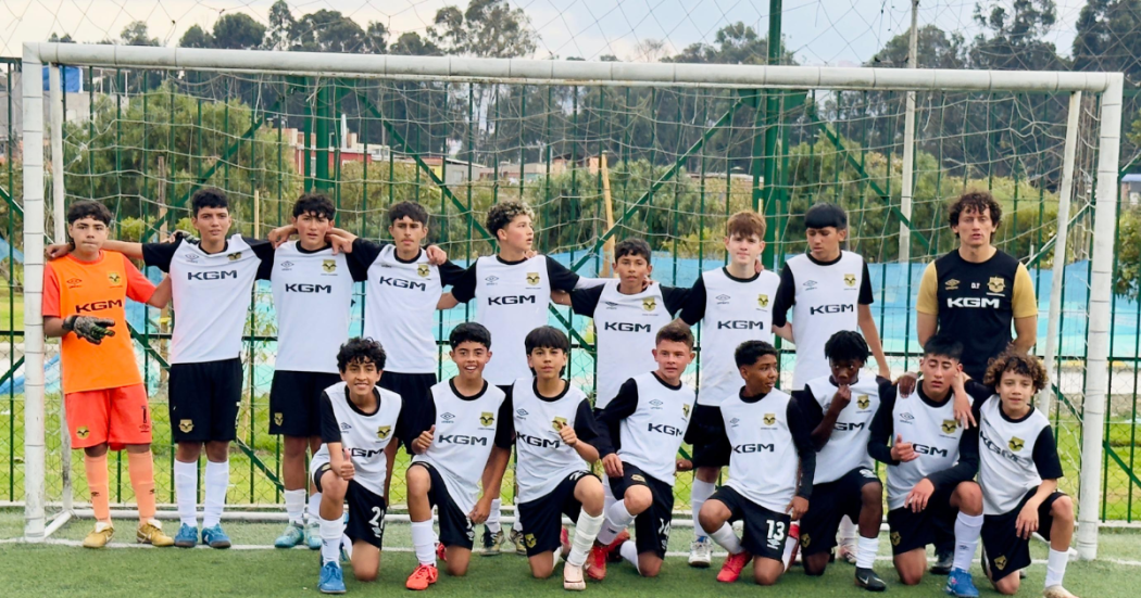 Foto de un equipo de fútbol de la localidad de Kennedy 