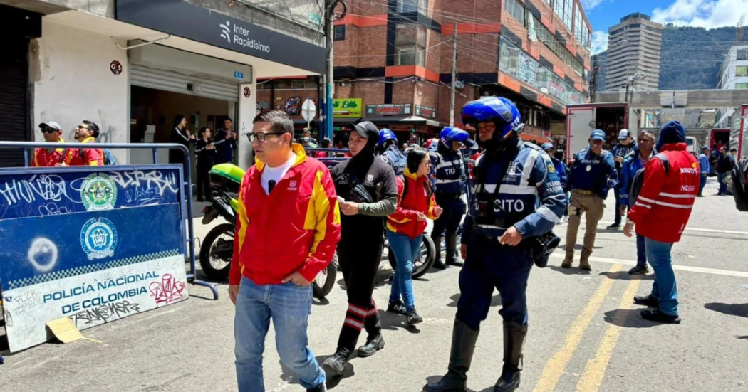 Foto de funcionarios del Distrito en un operativo de limpieza 