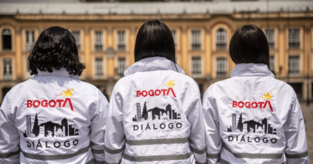Gestoras de diálogo social en la Plaza de Bolívar.