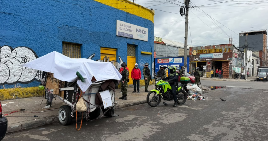 Foto de funcionarios del Distrito en un operativo de limpieza 