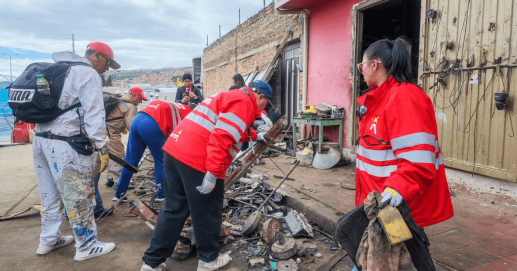 Foto de funcionarios del Distrito durante intervención en Bosa.