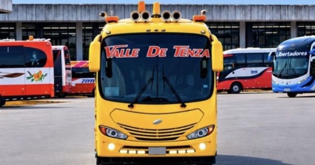 Foto de un bus intermunicipal en una de las sedes de Terminal de Transporte