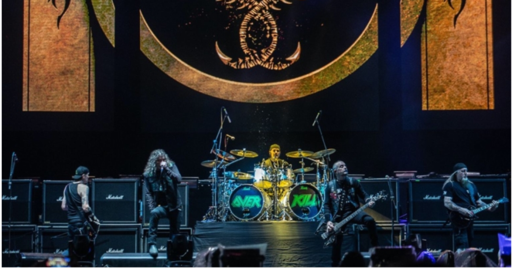 Imagen de una banda en tarima.