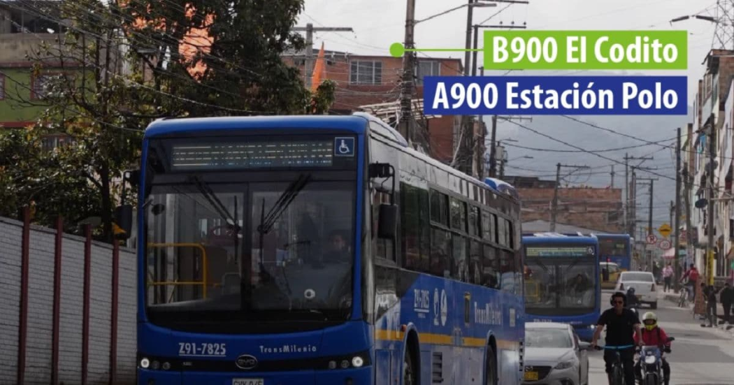 Foto de un bus TransMiZonal en una vía de Bogotá