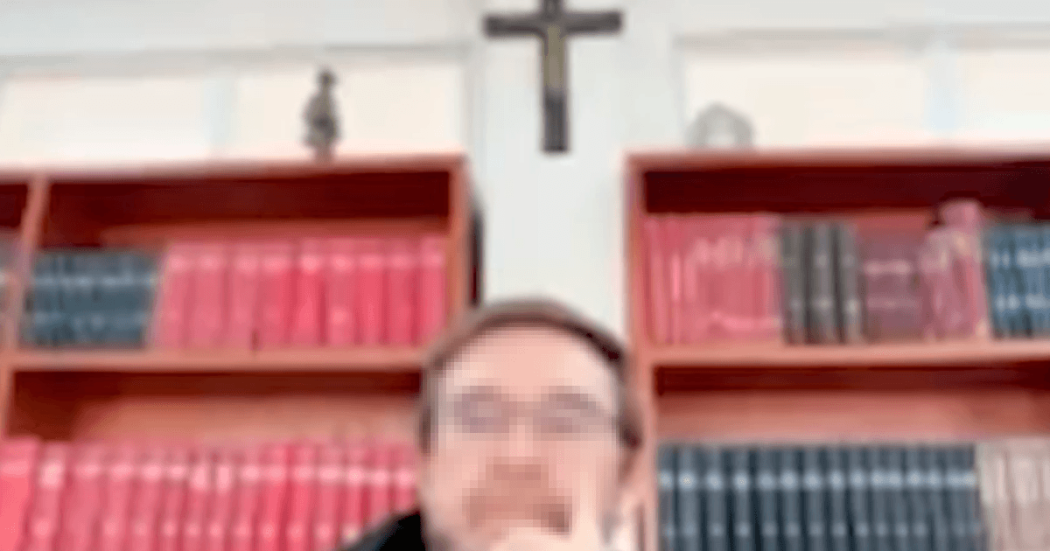 Sacerdote acusado, durante audiencia de acusación.