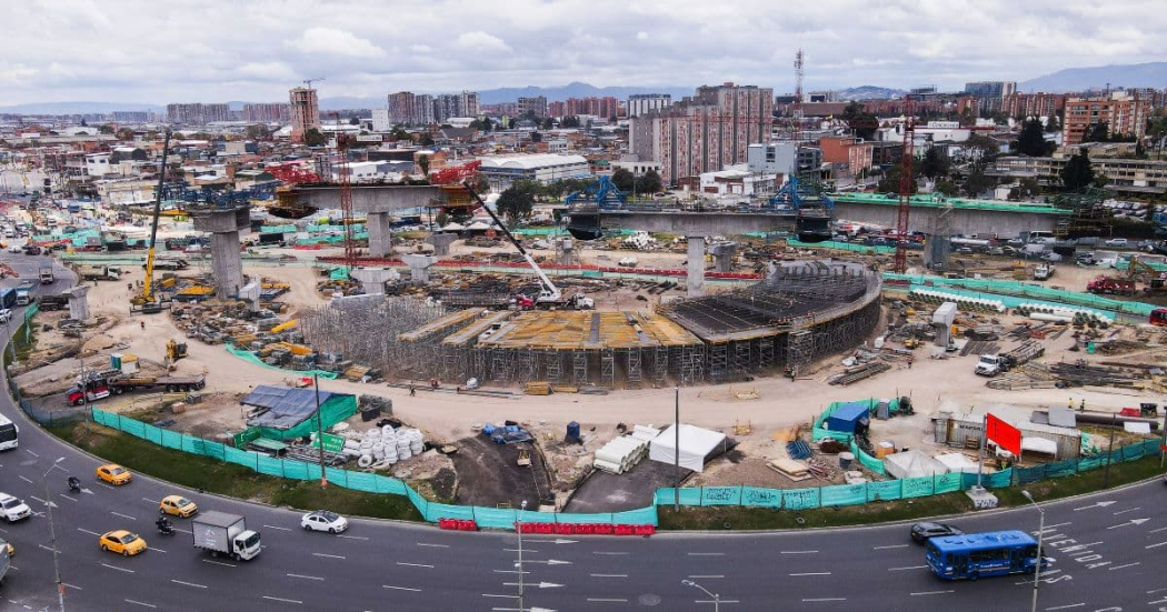 Foto de la obra de La Nueva Calle 13 en Bogotá.