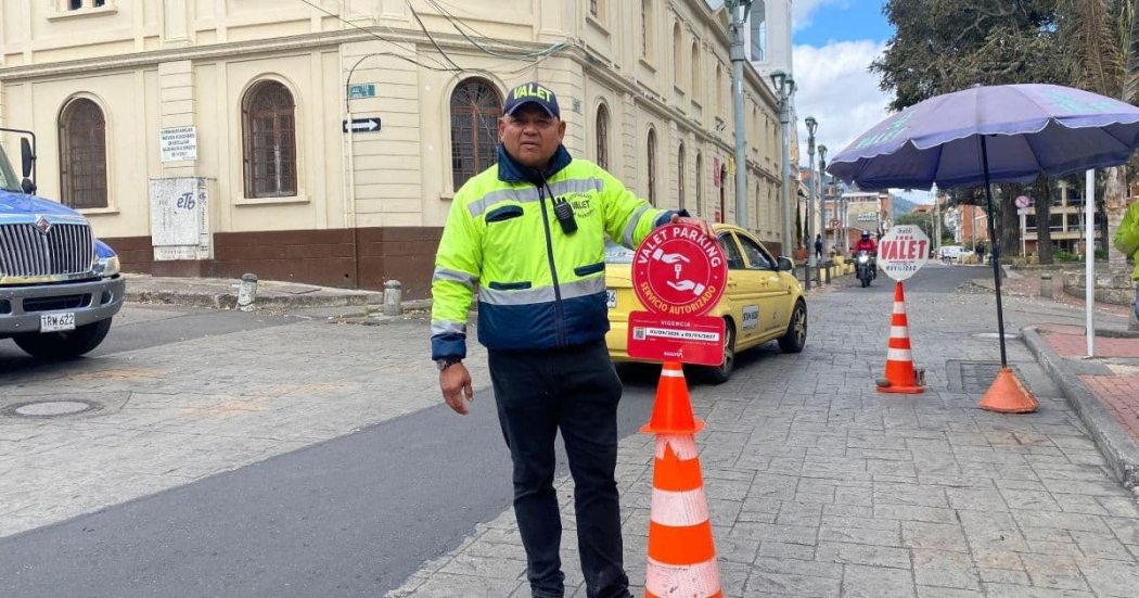Foto de trabajador del nuevo punto de Valet Parking autorizado en Usaquén