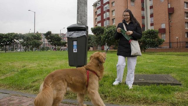 Instalación de canecas de basura en Bogotá - Foto: Prensa Acueducto Bogotá 