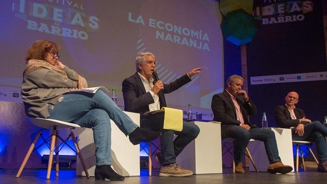 El alcalde Enrique Peñalosa en el conversatorio: 'La economía Naranja en el Festival Ideas al Barrio - Foto: Alcaldía Bogotá