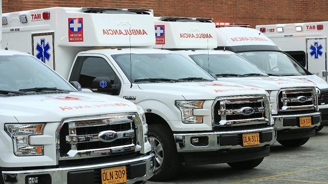 Alcalde Enrique Peñalosa entrega 41 nuevas ambulancias - Foto: Comunicaciones Alcaldía / Diego Bauman 
