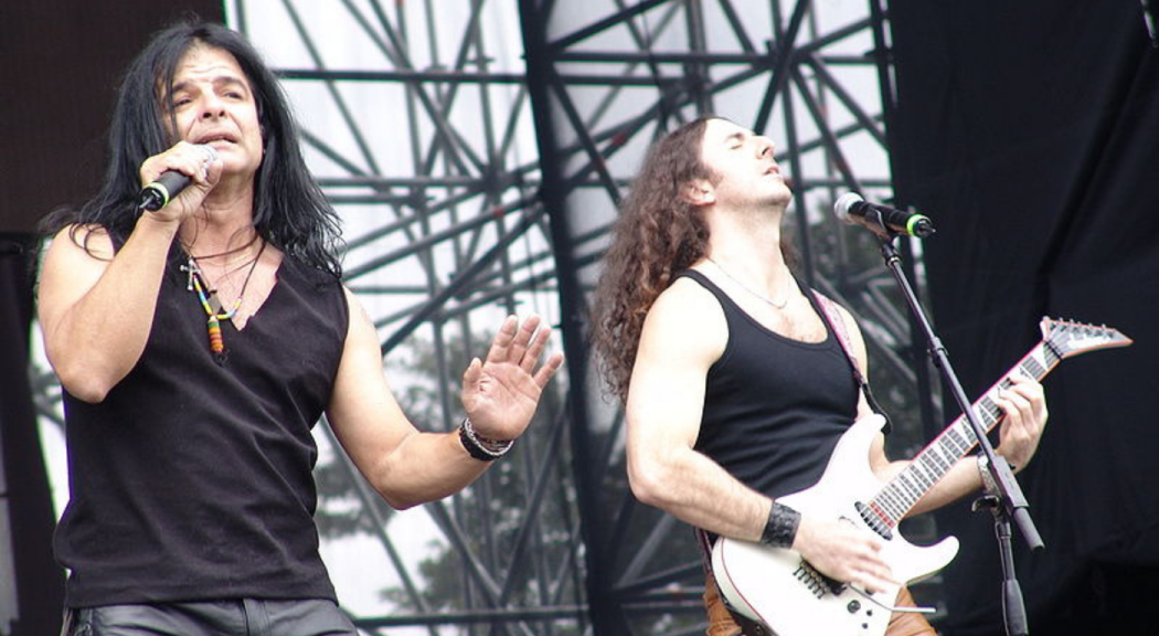 Dos integrantes de la banda de metal Kronos durante su presentación en Rock al Parque 2008.