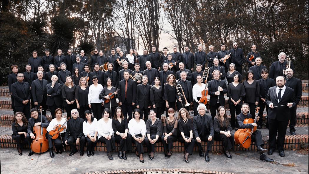 Los miembros de la Orquesta Filarmónica de Bogotá en concierto
