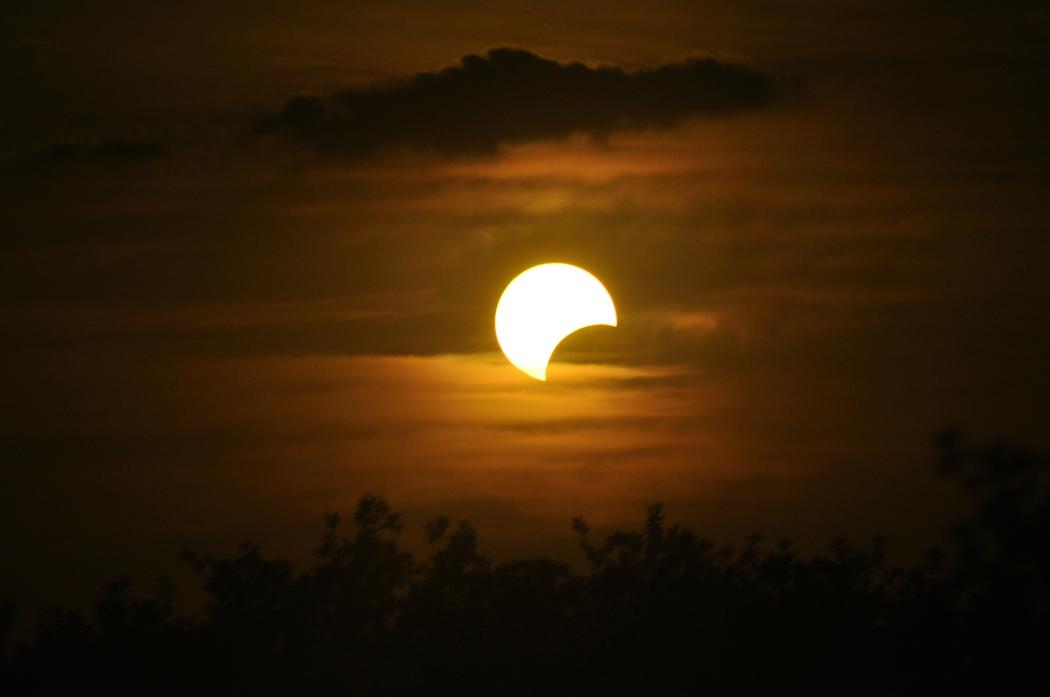 Foto de eclipse de sol hoy martes dos de julio 