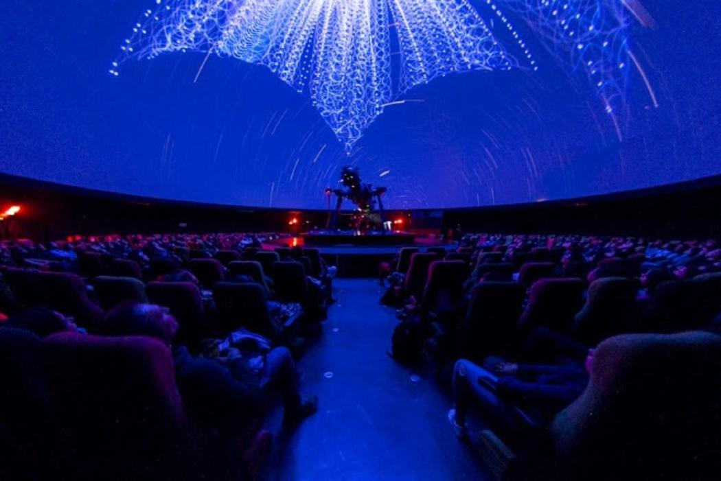 Coldplay cierra las proyecciones láser en el Planetario de Bogotá