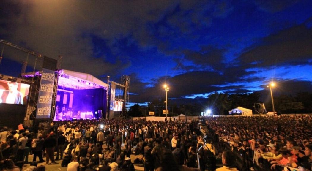 Imagen ilustrativa de una multitud en un concierto gratuito en Bogotá.