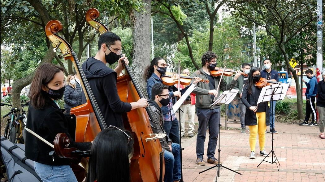 La Orquesta Filarmónica de Bogotá en un gesto de empatía con los jóvenes se tomará las calles para manifestarse con música, por la NO Violencia. Foto: OFB.