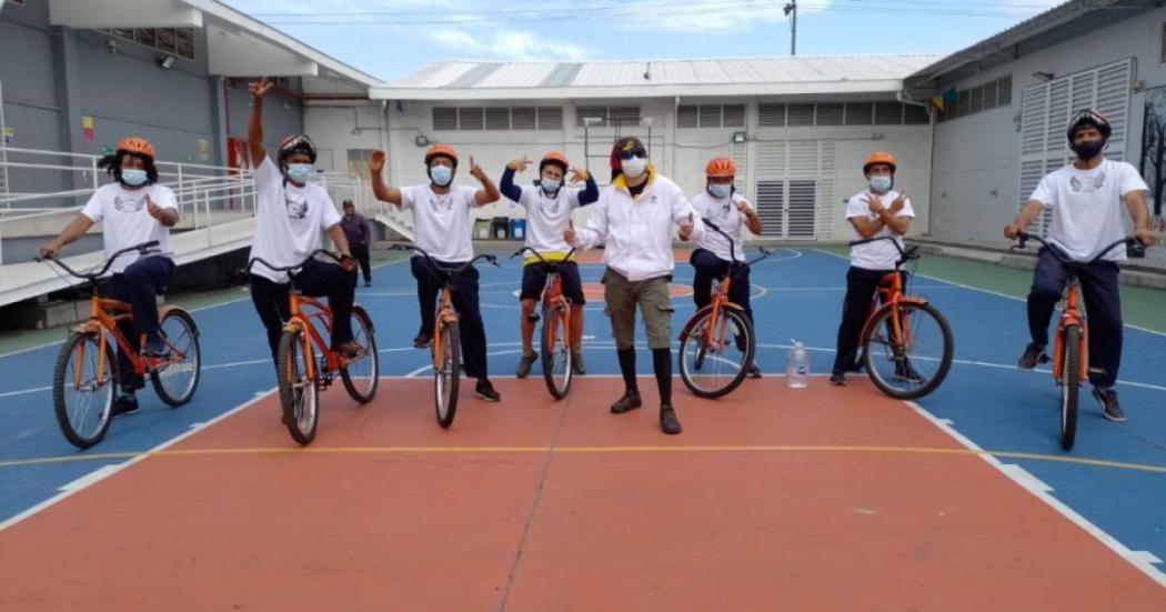 Estudiantes en bici