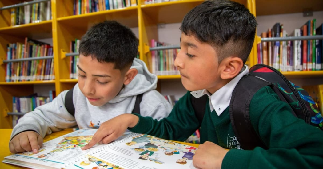 Taller olimpiadas STEM descifra el código del clima en la FILBo 2025