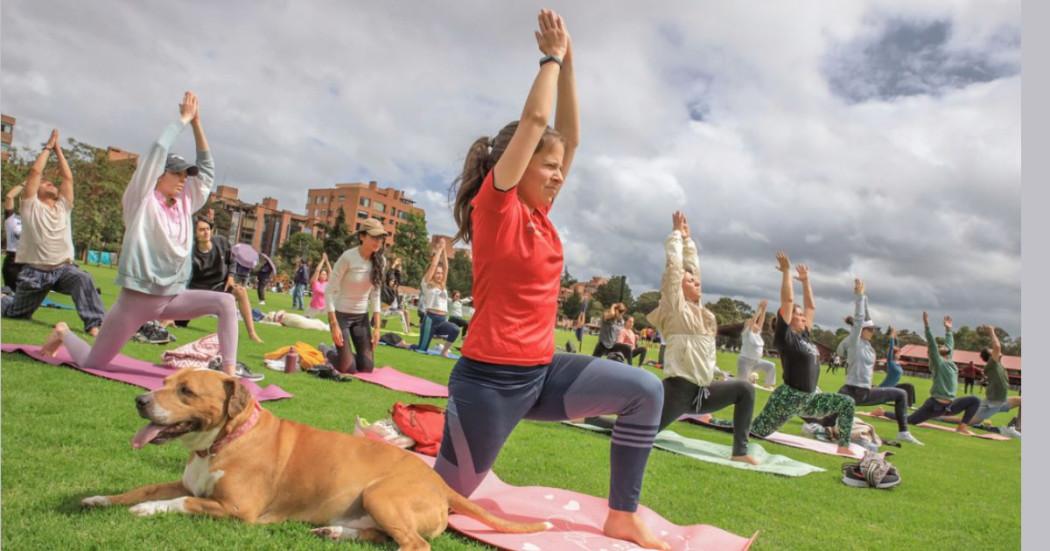 Cuándo y dónde hay actividades de yoga y bienestar gratis en Bogotá