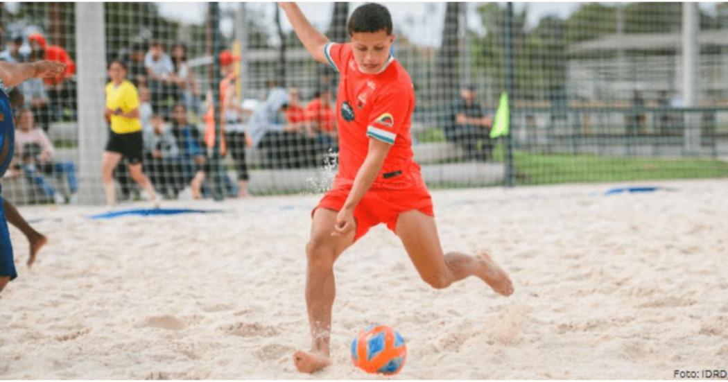Nueva cancha de fútbol playa en Bogotá Festival de Verano agosto 2025