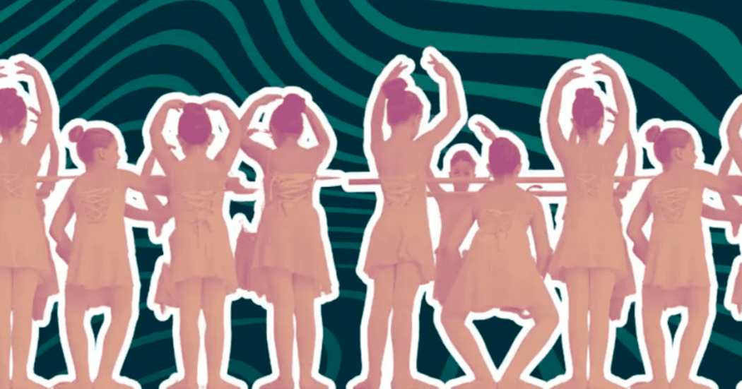 Imagen con varias niñas vestidas con ropa rosada de ballet