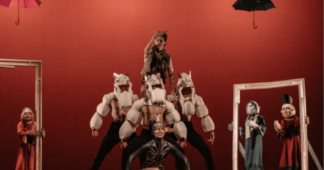 Imagen de cuatro personas personificando los personajes de las obras del maestro Botero