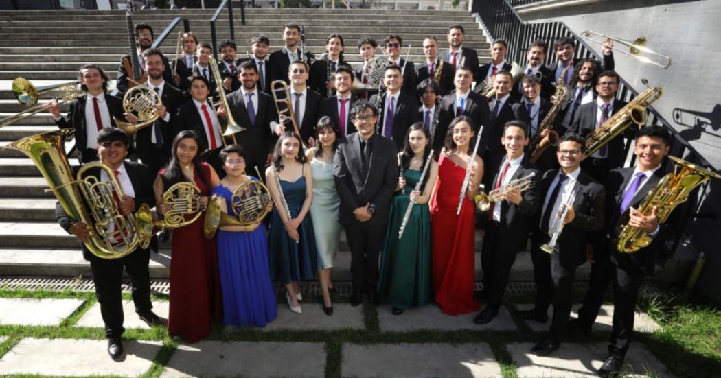 Fotografía de integrantes orquesta Filarmónica Juvenil