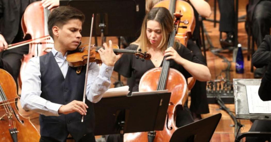 Imagen de músicos tocando violín