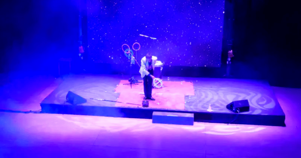 Imagen de una puesta en escena circense 