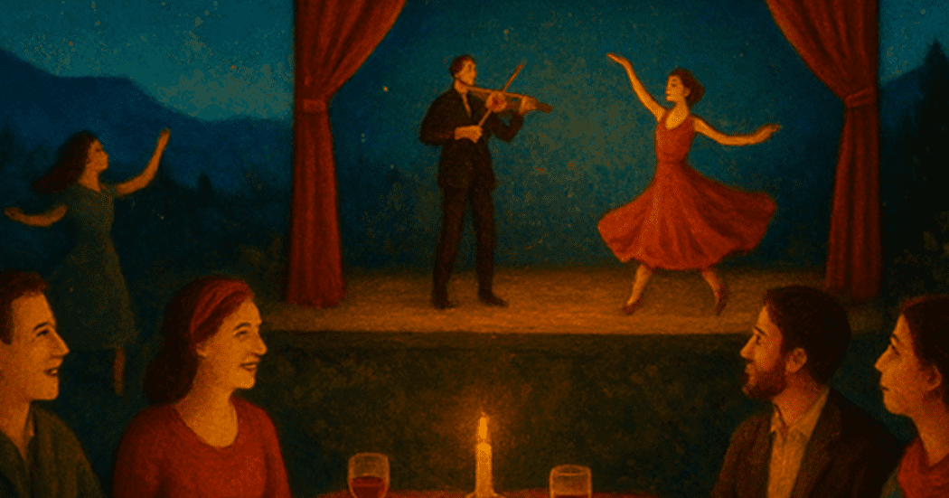 Imagen de una puesta en escena donde se encuentran en tarima un violinista y una bailarina, en frente personas sentadas disfrutando el evento y una bebida