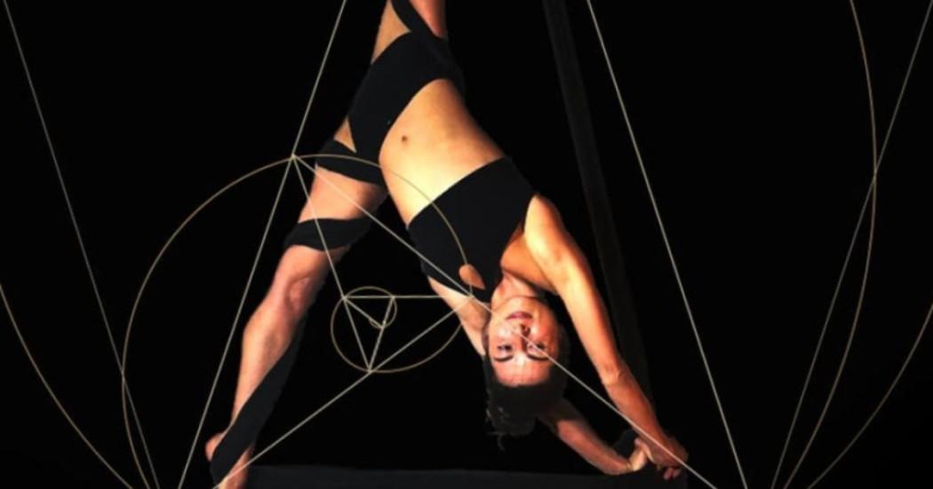 Imagen de Mujer en posición de cabeza en danza aérea 